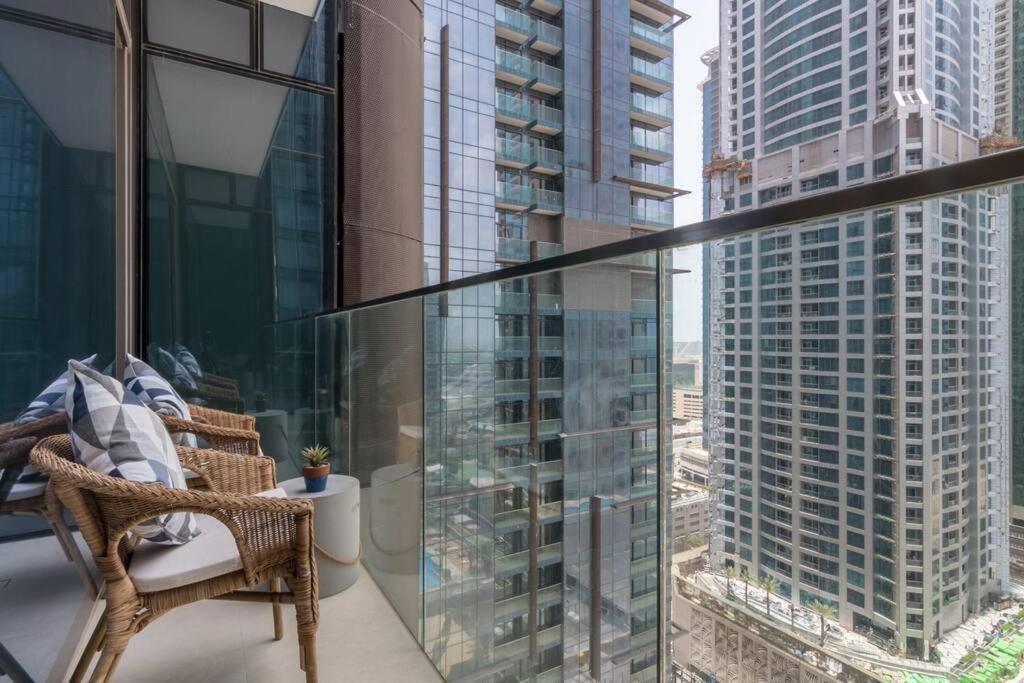 First Class 1br Stunning And Spacious Apartment *